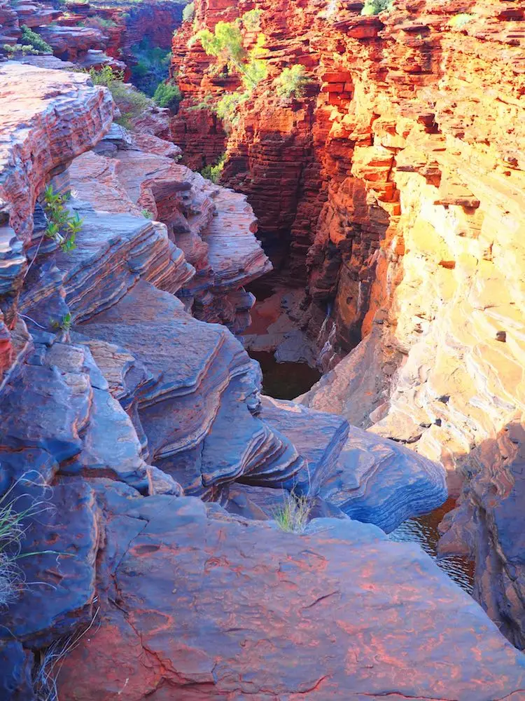 The climb down into the gorge