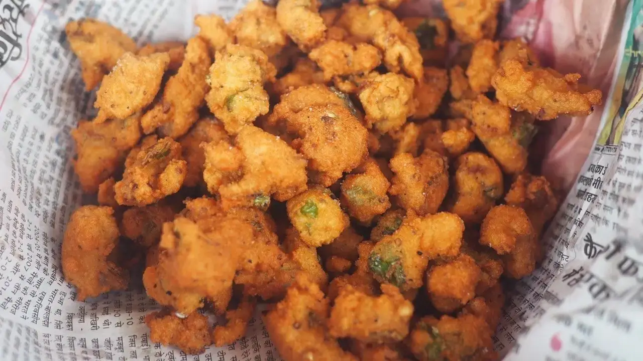 Spicy lentil pakoras Rajasthan 1
