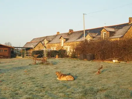 ST AUBIN DES CHATEAUX housesit