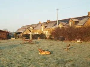 ST AUBINS DES CHATEAUX housesit