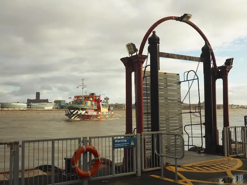 A ferry arriving at Woodside Ferry Terminal
