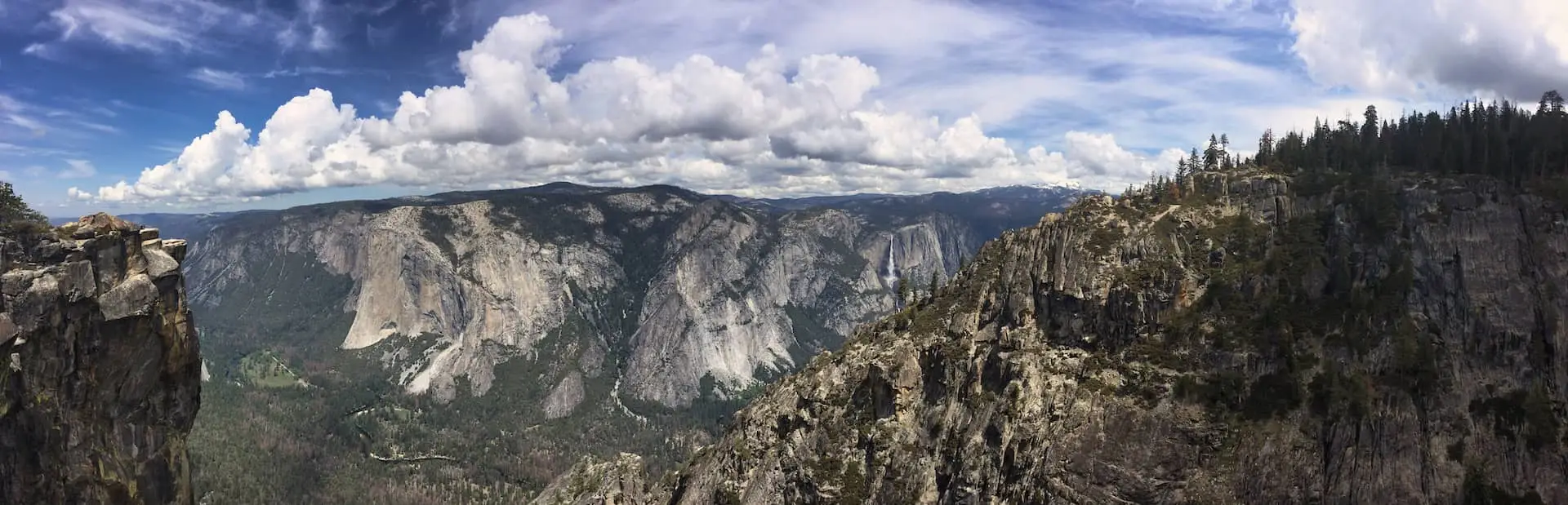 Taft Point panoramic view across to El Capitan