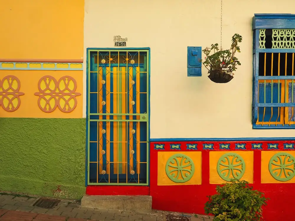 Exploring Guatape - crazy colours