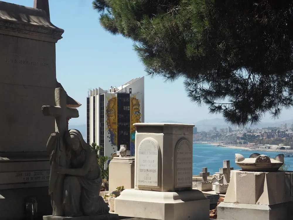 Inside Cementerio 1