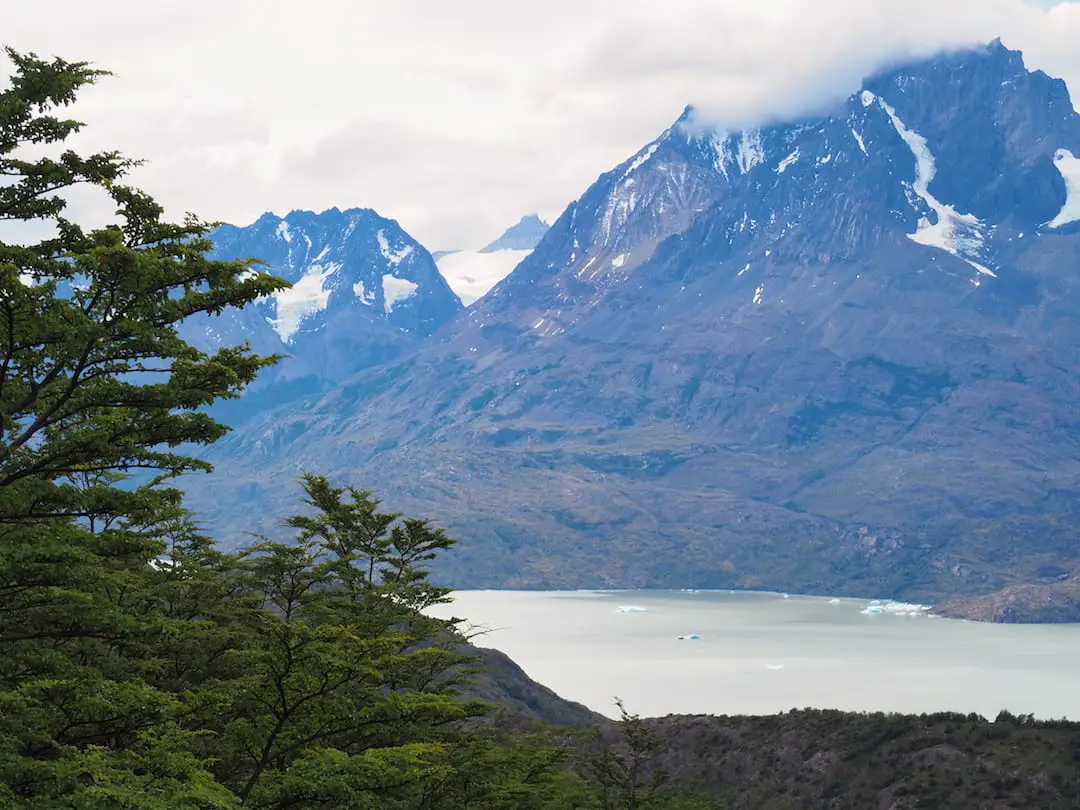 View of the lake and icebergs from the trail