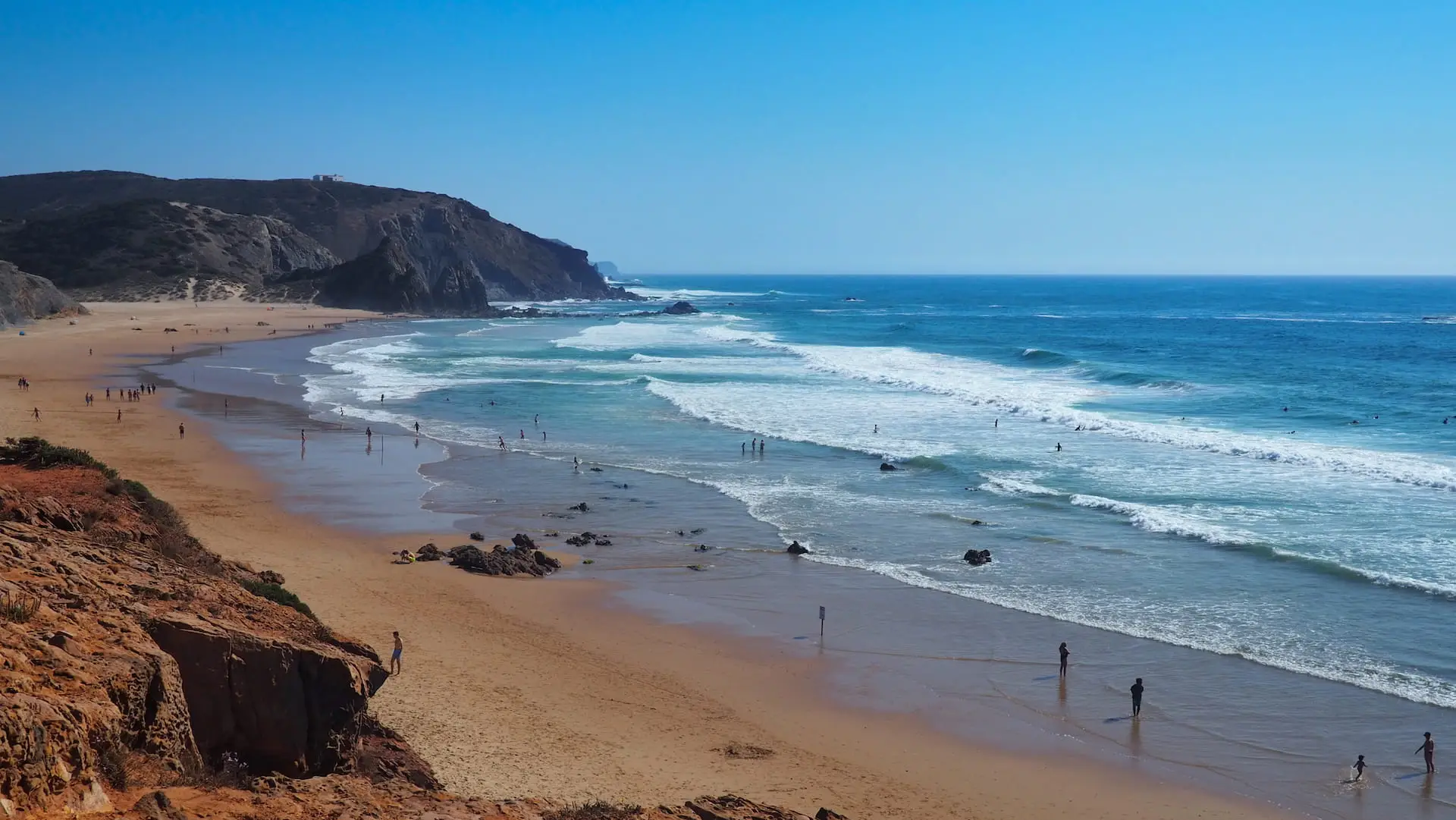 Praia da Armado, Carrapateira Large beach with people dispersed
