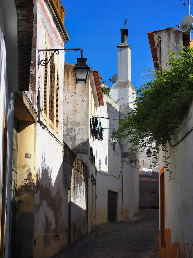 A narrow cobble-stoned street