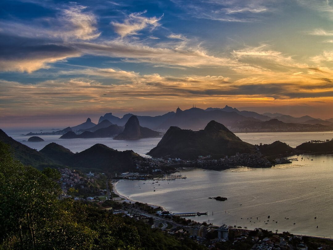 A sunset over the iconic Rio skyline