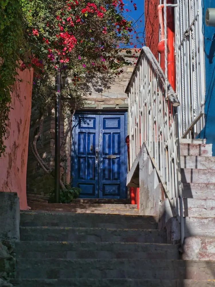 Stepped pavement to El Pipila