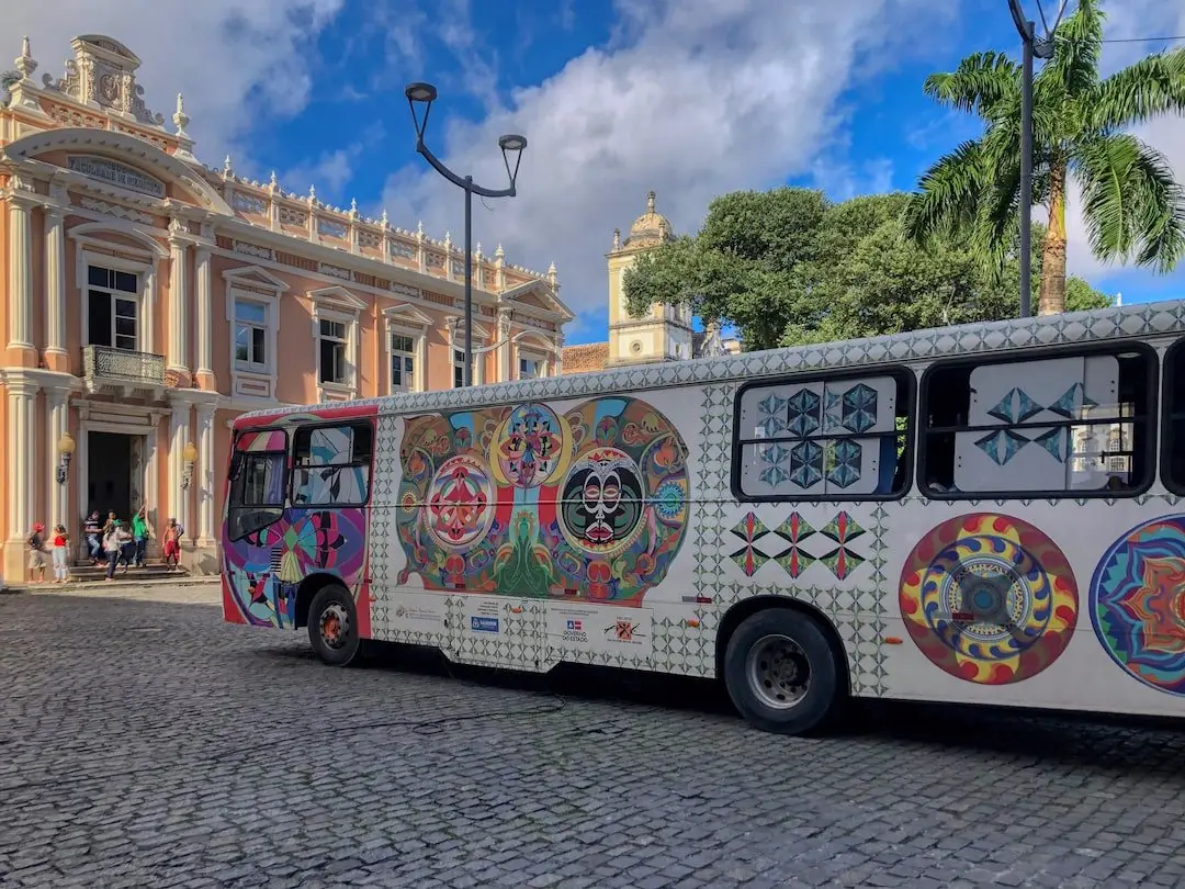 Praça Terreiro de Jesus - Salvador de Bahia A decorated bus on Terreiro de Jesus, Salvador