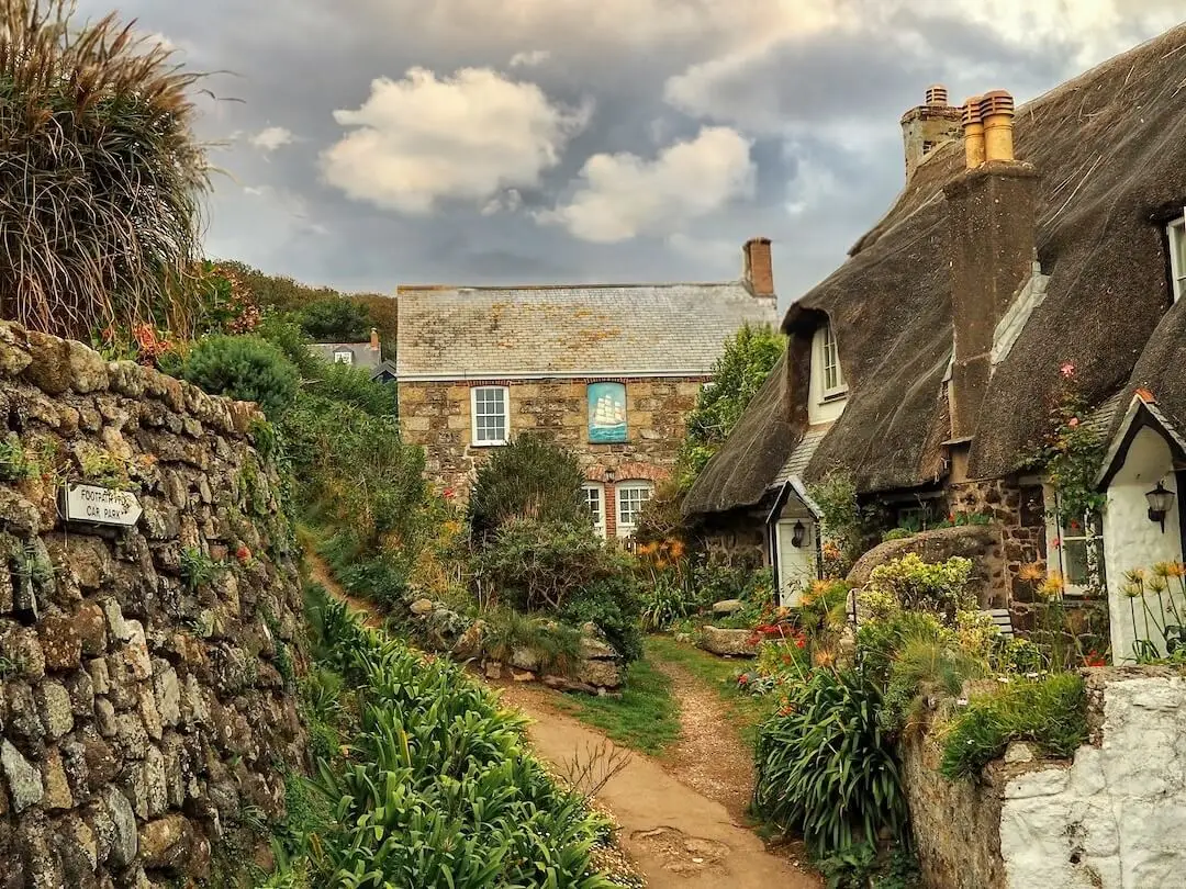 Lizard Point - Cornwall - Cadgwith Cottages in a cul-de-sac